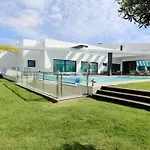 Βίλα Waterfall - Clever Details, Luxury, 5min Walking From The Center Βιλαμούρα