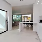 Βίλα Waterfall - Clever Details, Luxury, 5min Walking From The Center Βιλαμούρα